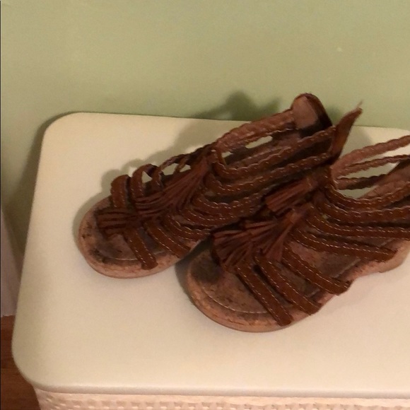Kid’s brown wedge sandals - Picture 1 of 4